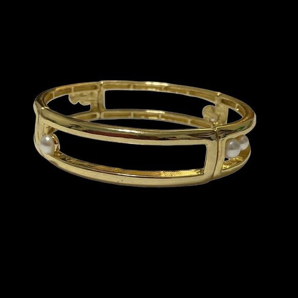 Gold Pearl Bracelet   - Picture 3 of 6
